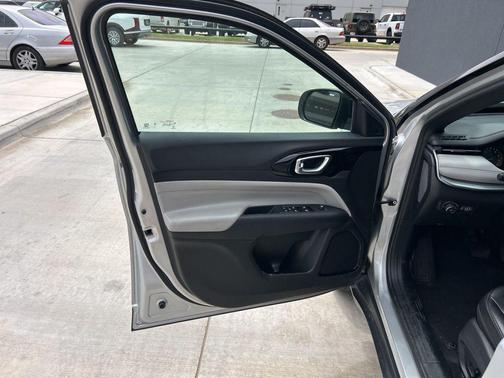 Silver Zynith Metallic Clearcoat 2025 Jeep Compass Limited