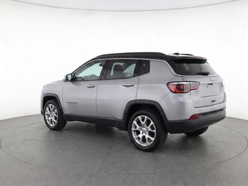Silver Zynith Metallic Clearcoat 2025 Jeep Compass Limited