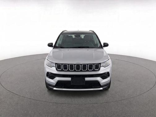 Silver Zynith Metallic Clearcoat 2025 Jeep Compass Limited