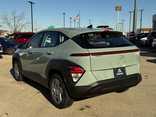 2026 Hyundai KONA SE
