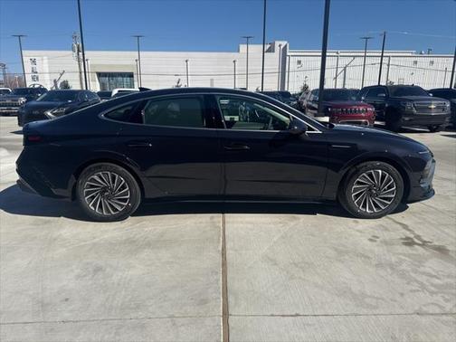 2025 Hyundai SONATA Hybrid Limited