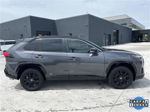 2022 Toyota RAV4 Hybrid SE