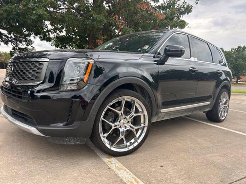 Ebony Black 2020 Kia Telluride LX