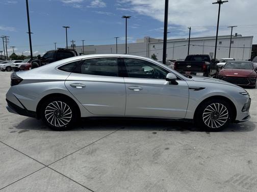 2025 Hyundai SONATA Hybrid Limited