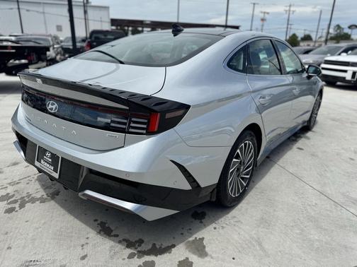2025 Hyundai SONATA Hybrid Limited