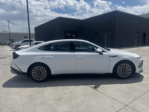 2025 Hyundai SONATA Hybrid Limited