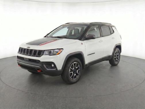Bright White Clearcoat 2025 Jeep Compass Trailhawk