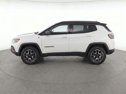 Bright White Clearcoat 2025 Jeep Compass Trailhawk