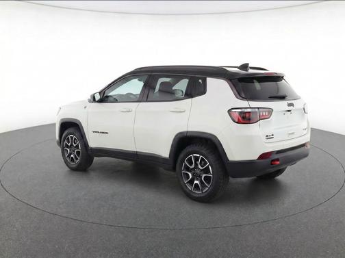 Bright White Clearcoat 2025 Jeep Compass Trailhawk