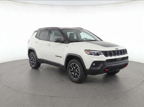 Bright White Clearcoat 2025 Jeep Compass Trailhawk