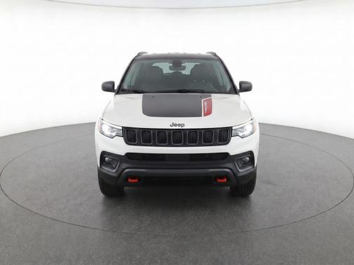 Bright White Clearcoat 2025 Jeep Compass Trailhawk