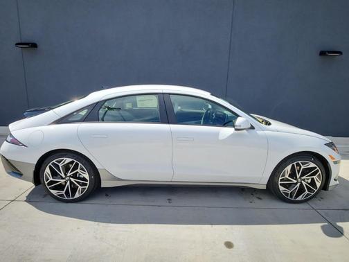 2025 Hyundai IONIQ 6 SEL
