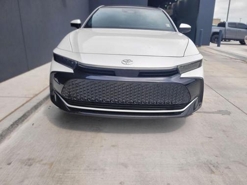 Oxygen White 2023 Toyota Crown Limited