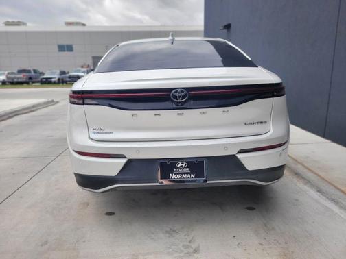 Oxygen White 2023 Toyota Crown Limited