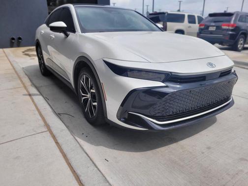 Oxygen White 2023 Toyota Crown Limited