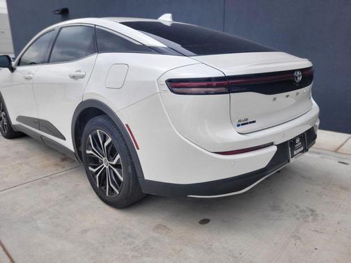 Oxygen White 2023 Toyota Crown Limited