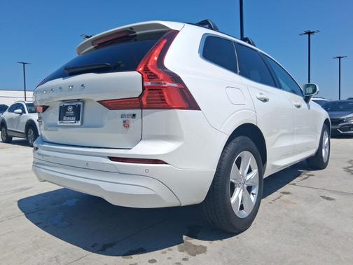 2022 Volvo XC60 B5 Momentum