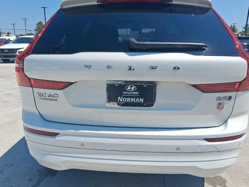 2022 Volvo XC60 B5 Momentum