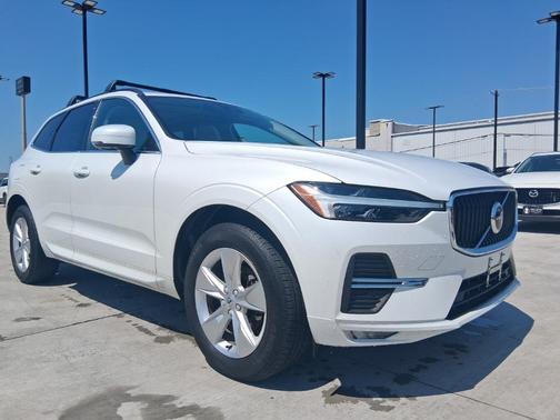 2022 Volvo XC60 B5 Momentum