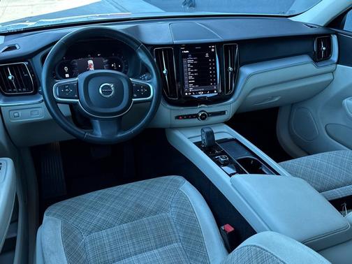 2022 Volvo XC60 B5 Momentum