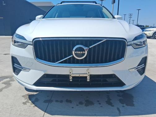 2022 Volvo XC60 B5 Momentum