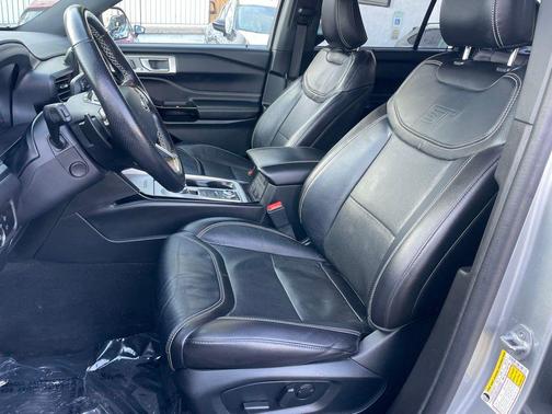 Iconic Silver Metallic 2023 Ford Explorer ST