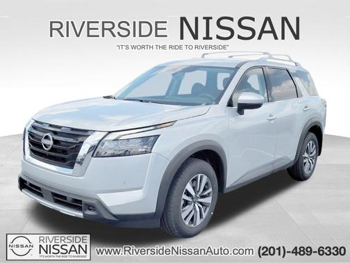 2025 Nissan Pathfinder SL 4WD