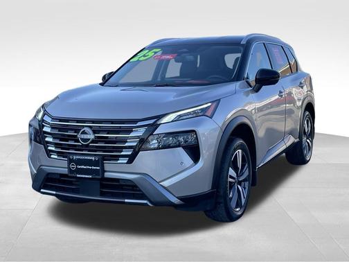 Champagne Silver Metallic/Super Black 2025 Nissan Rogue SL