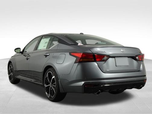 Gun Met 2025 Nissan Altima SR FWD