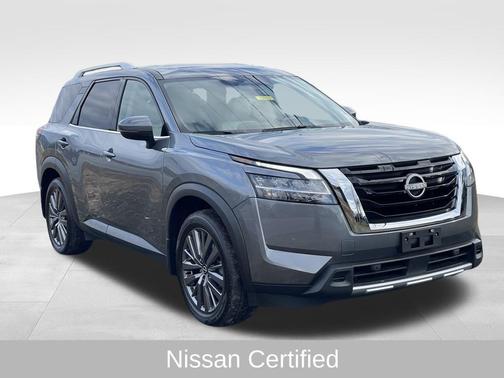 2022 Nissan Pathfinder SL 4WD