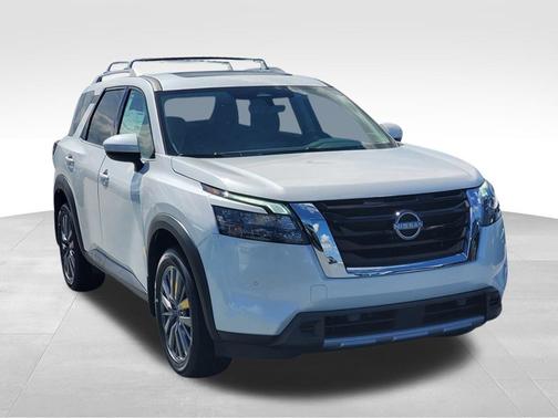2025 Nissan Pathfinder SL 4WD