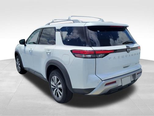 2025 Nissan Pathfinder SL 4WD