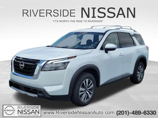 2025 Nissan Pathfinder SL 4WD