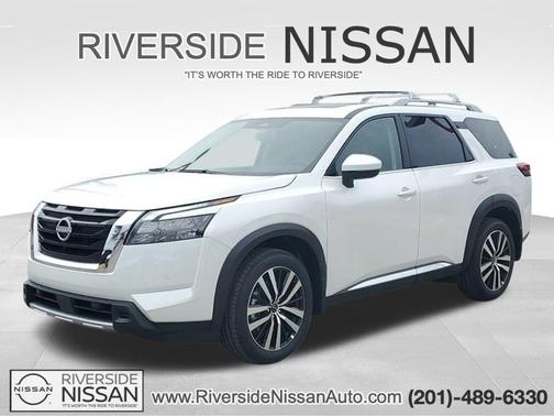 2025 Nissan Pathfinder Platinum 4WD