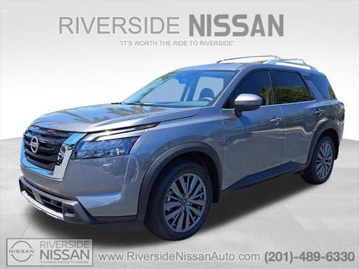 2025 Nissan Pathfinder SL 4WD