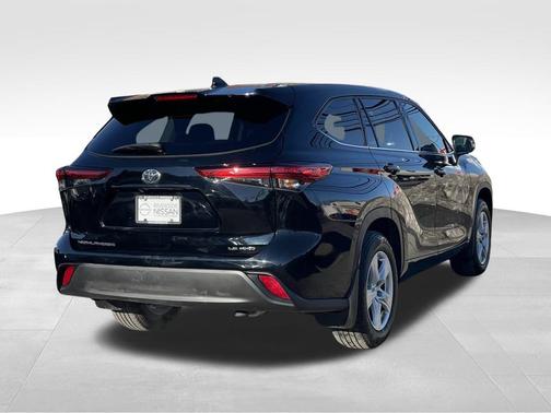 2021 Toyota Highlander LE