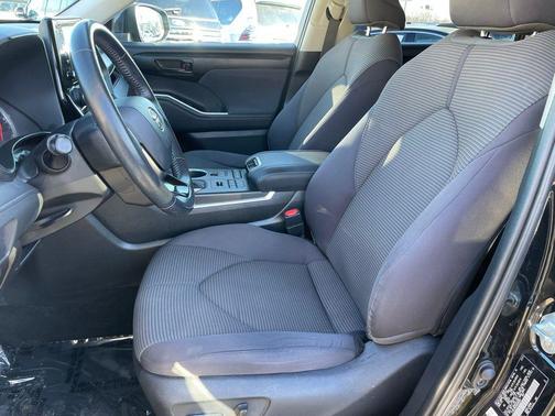 2021 Toyota Highlander LE