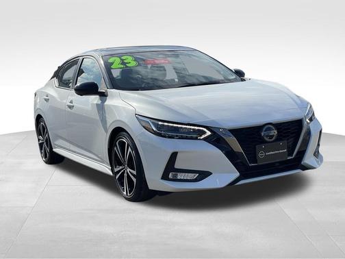 Aspen White Tricoat/Super Black 2023 Nissan Sentra SR