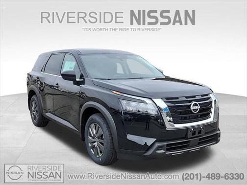 2025 Nissan Pathfinder S