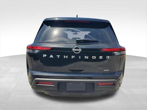 2025 Nissan Pathfinder S