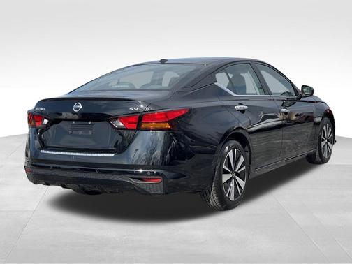 Super Black 2023 Nissan Altima 2.5 SV