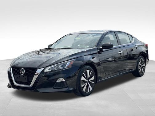 Super Black 2023 Nissan Altima 2.5 SV