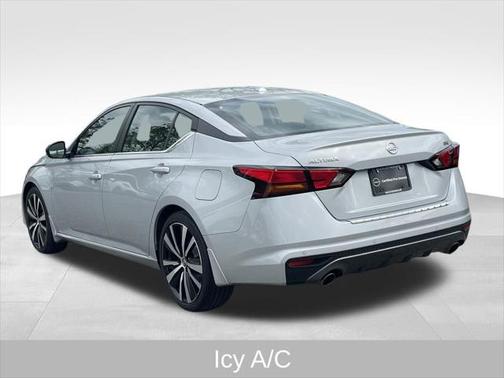 2022 Nissan Altima SR FWD