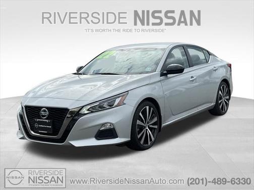 2022 Nissan Altima SR FWD