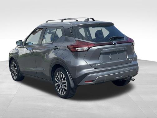 Gun Metallic 2021 Nissan Kicks SV