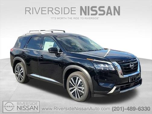 2025 Nissan Pathfinder Platinum 4WD