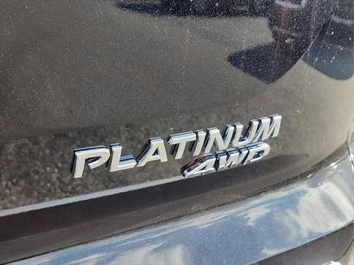 2025 Nissan Pathfinder Platinum 4WD