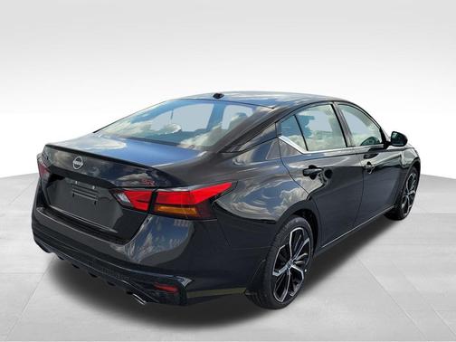 Super Black 2026 Nissan Altima SR FWD