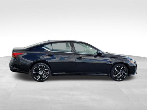Super Black 2026 Nissan Altima SR FWD