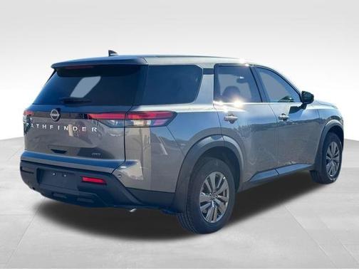 2025 Nissan Pathfinder S